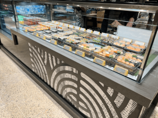 La marque australienne de sushi utilise les étiquettes numériques Yalatech dans ses 100 magasins